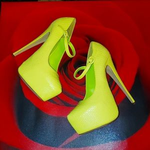 Penny Sue Villian Women's High Heel Shoes NEW IN BOX 50% OFF!! Penny Sue Villian Women's High Heel Shoes NEW IN BOX 50% OFF!!